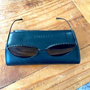 CHANEL Women’s Polarized Cat Eye Sunglass with CHANEL case.